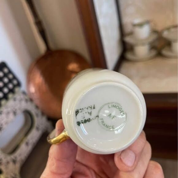 Collection of VintageFrench Limoges Porcelaine Coffee Pot, creamers, sugar bowls - Picture 9 of 9